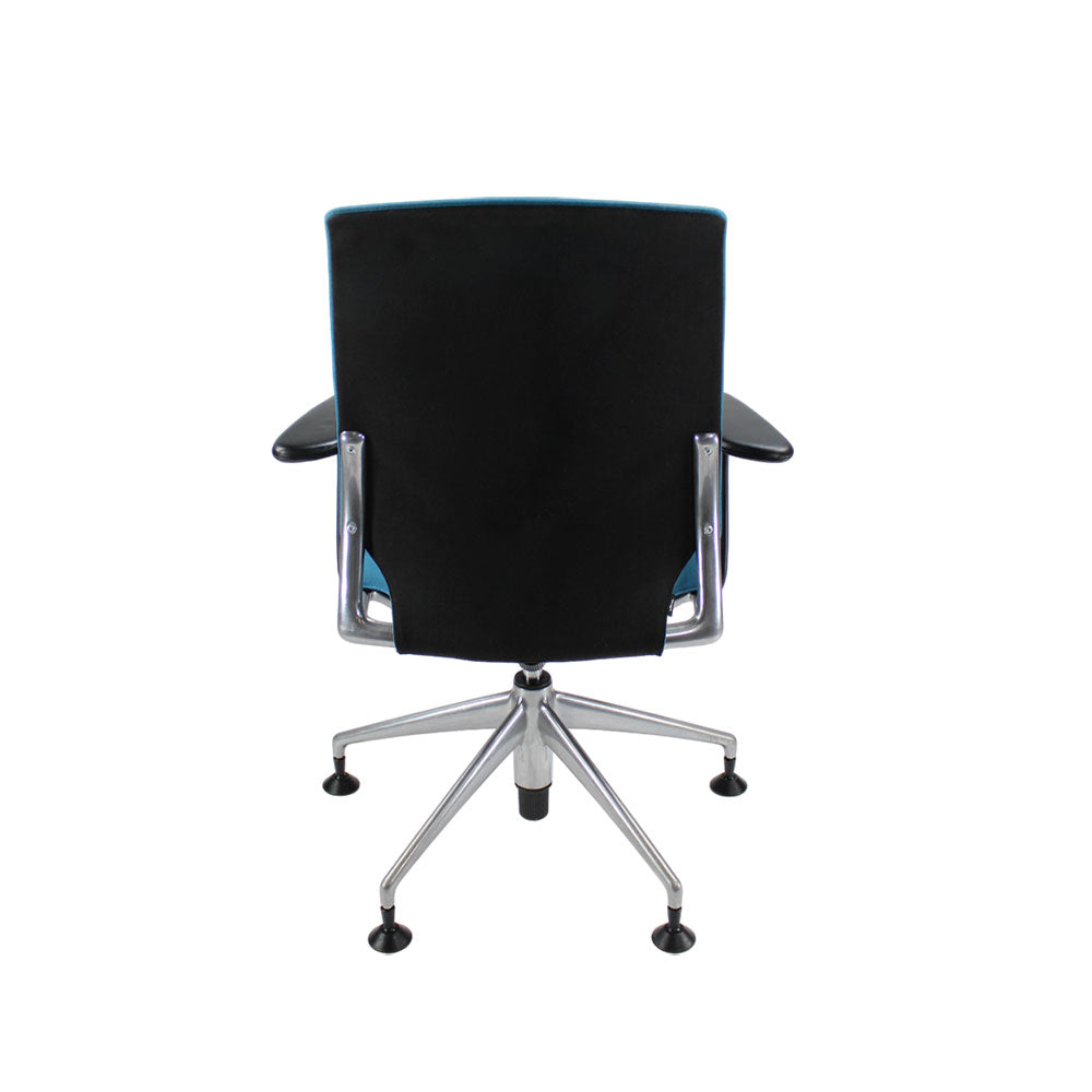 <tc>Vitra</tc>: Chaise de bureau Meda avec cadre en aluminium et tissu bleu - Reconditionnée
