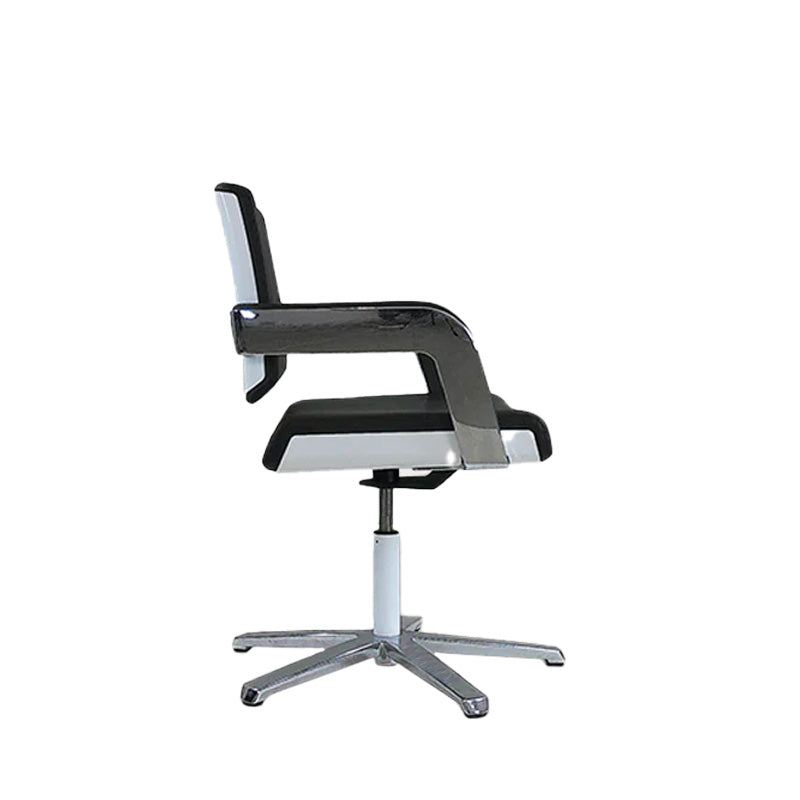 <tc>Konig + Neurath</tc>: Chaise longue Charta - Reconditionnée