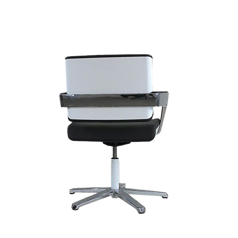 <tc>Konig + Neurath</tc>: Chaise longue Charta - Reconditionnée