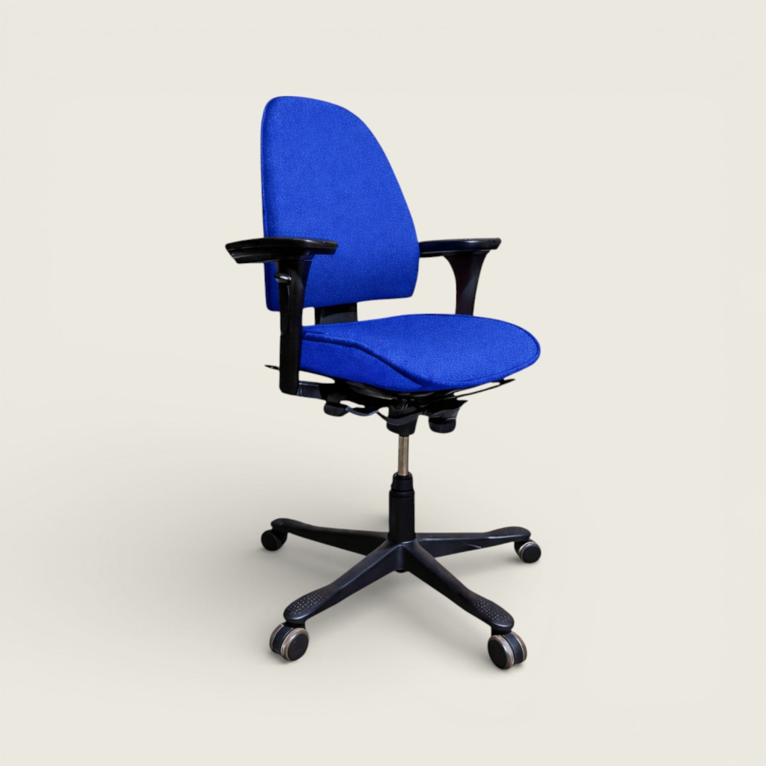 <tc>Kinnarps</tc>: Chaise de secrétariat - Rénovée