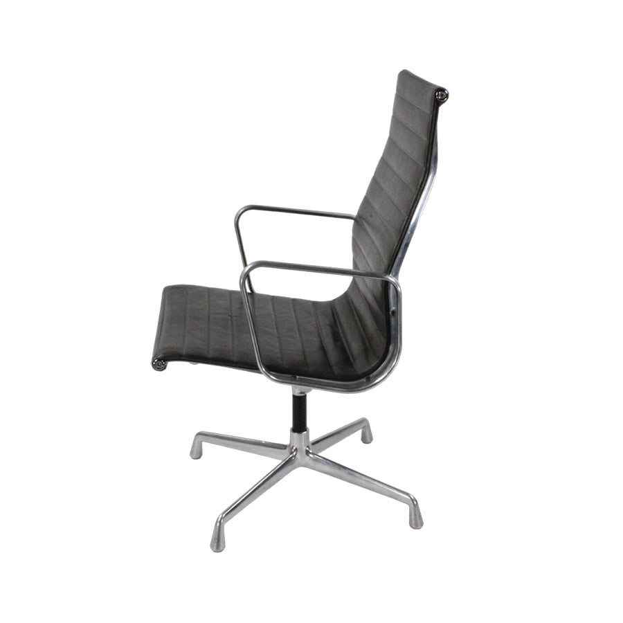 <tc>Vitra</tc>: <tc>Eames</tc> Fauteuil EA116 - Reconditionné