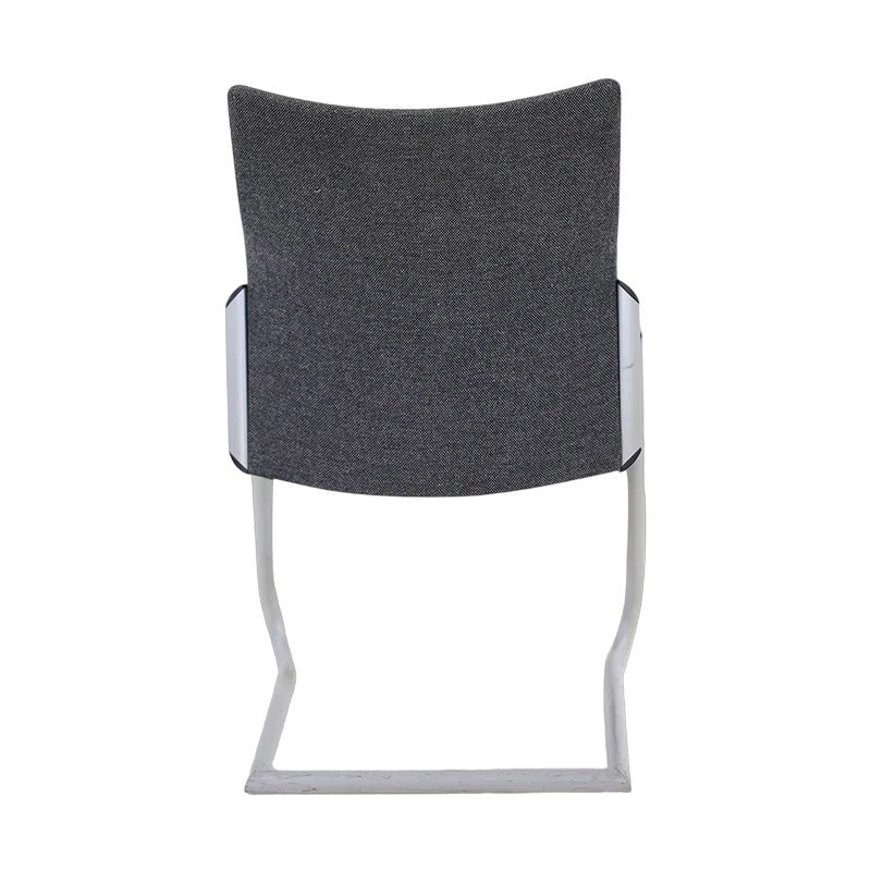 <tc>Senator</tc>: Chaise visiteur empilable T115 - Reconditionnée