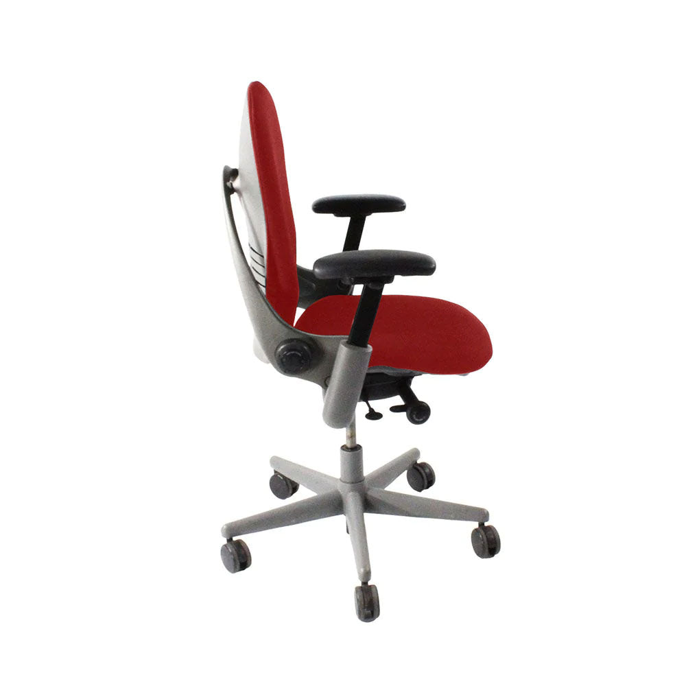 <tc>Steelcase</tc>: <tc>Leap V1</tc> Chaise de bureau - Structure grise/tissu rouge - Reconditionnée