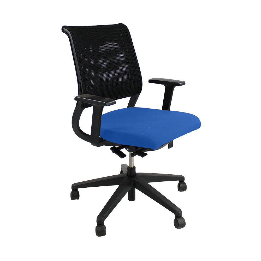 <tc>Sedus</tc>: <tc>Netwin</tc> Chaise NW-100 avec dossier en maille et tissu bleu - Reconditionnée