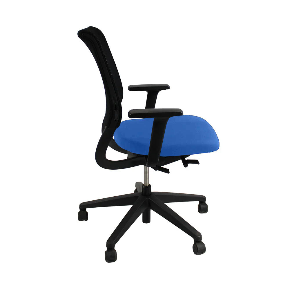 <tc>Sedus</tc>: <tc>Netwin</tc> Chaise NW-100 avec dossier en maille et tissu bleu - Reconditionnée