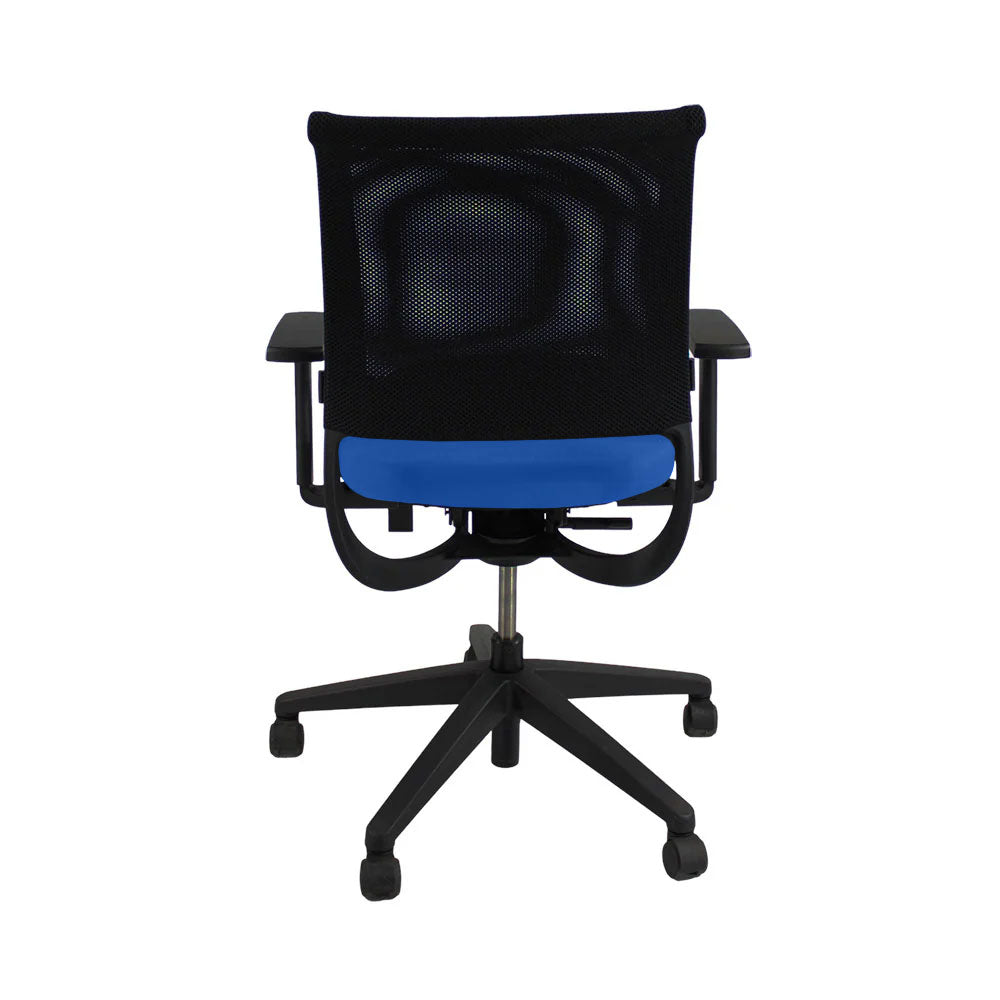 <tc>Sedus</tc>: <tc>Netwin</tc> Chaise NW-100 avec dossier en maille et tissu bleu - Reconditionnée