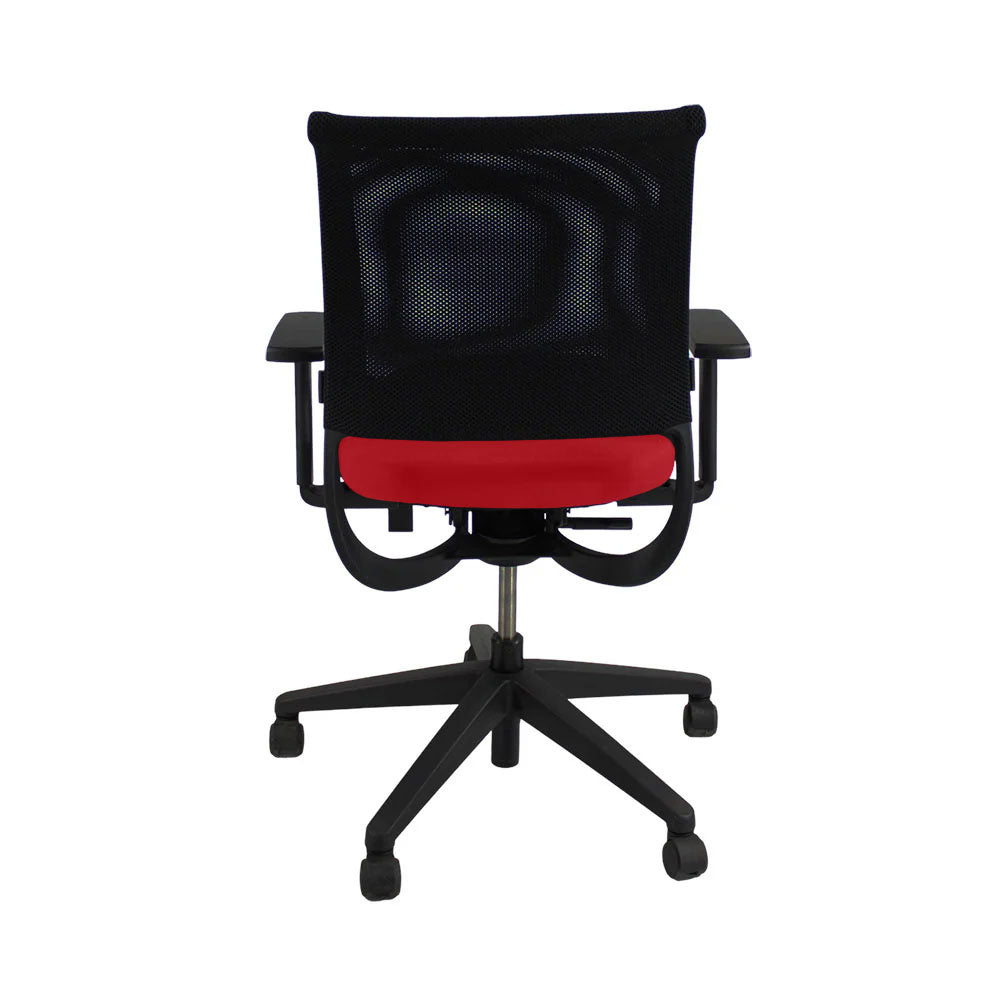 <tc>Sedus</tc>: <tc>Netwin</tc> Chaise NW-100 avec dossier en maille et tissu rouge - Reconditionnée