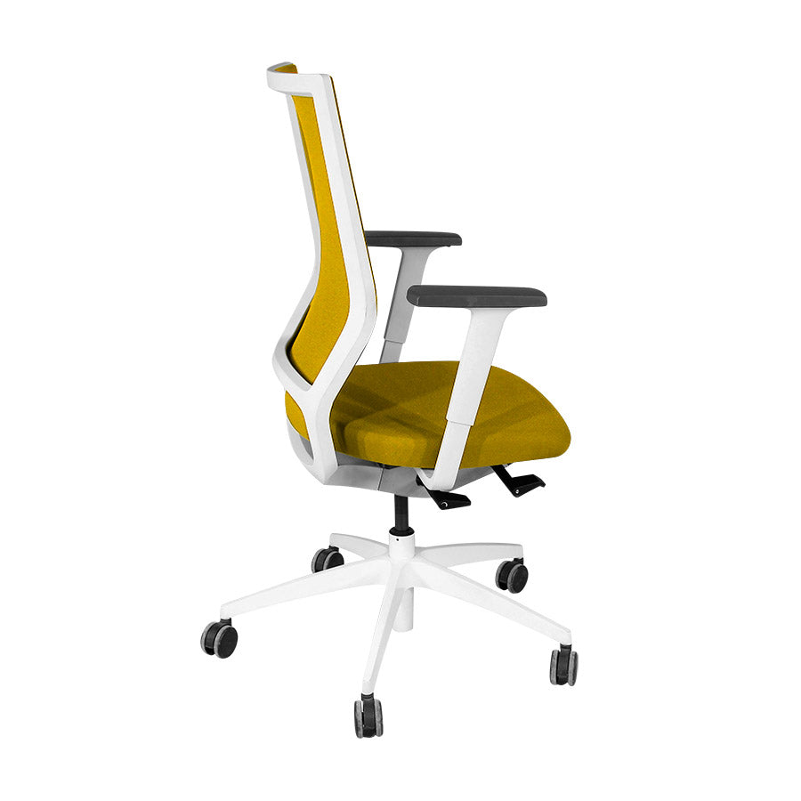 <tc>Sedus</tc>: <tc>Quarterback</tc> Chaise de bureau avec cadre blanc et tissu jaune - Reconditionnée