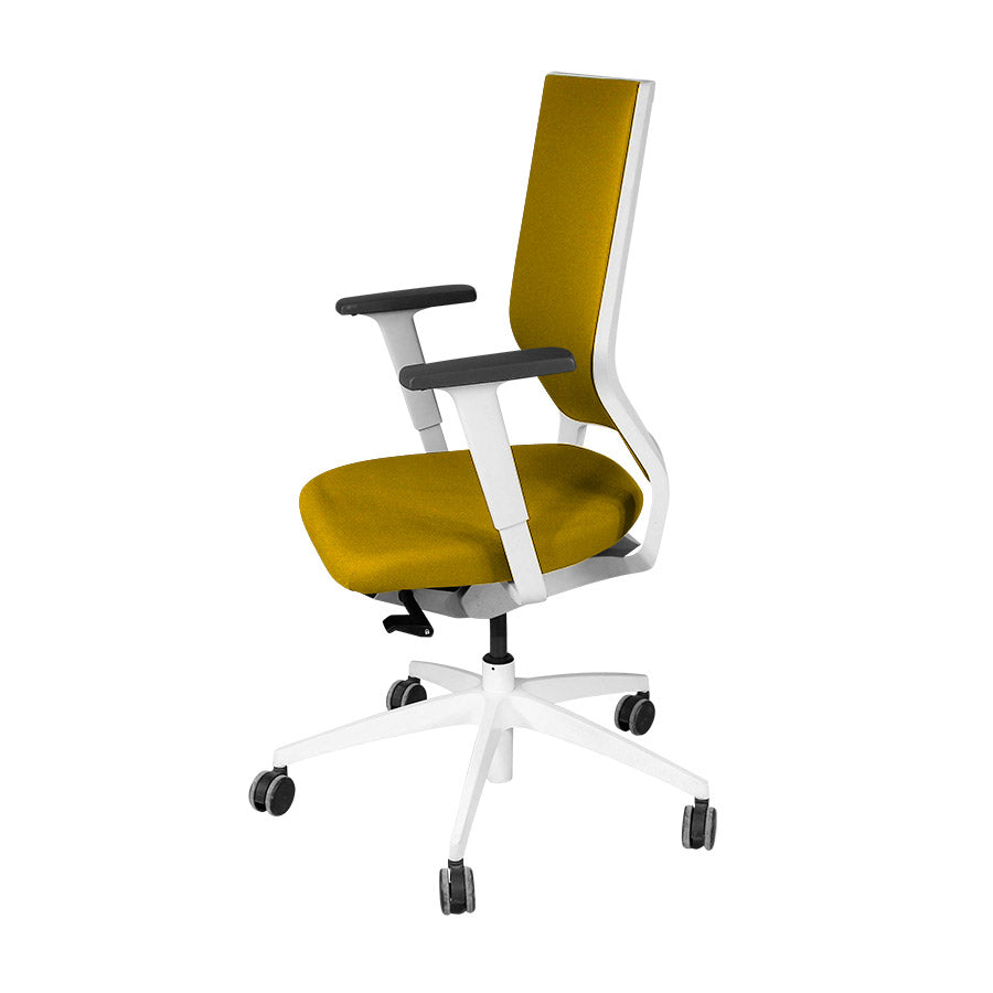 <tc>Sedus</tc>: <tc>Quarterback</tc> Chaise de bureau avec cadre blanc et tissu jaune - Reconditionnée
