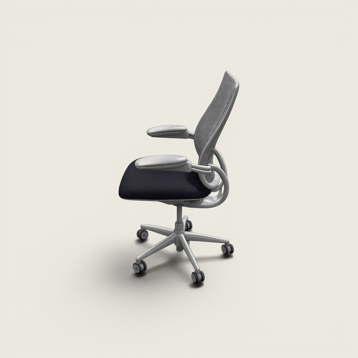 <tc>Humanscale</tc>: <tc>Liberty</tc> Chaise de bureau en tissu noir - Remis à neuf