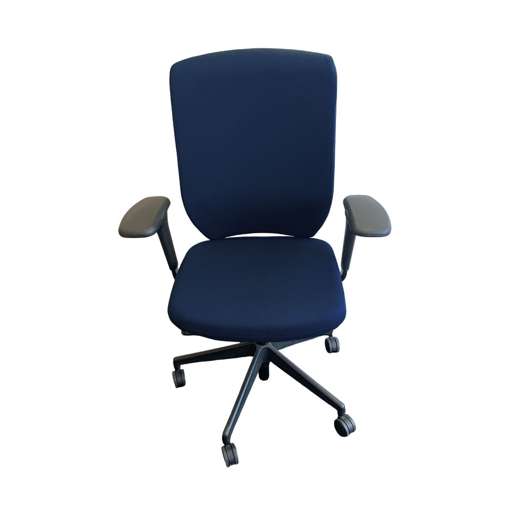 <tc>Senator</tc>: Chaise Evolve à dossier haut avec accoudoirs réglables en hauteur en tissu bleu - Reconditionnée