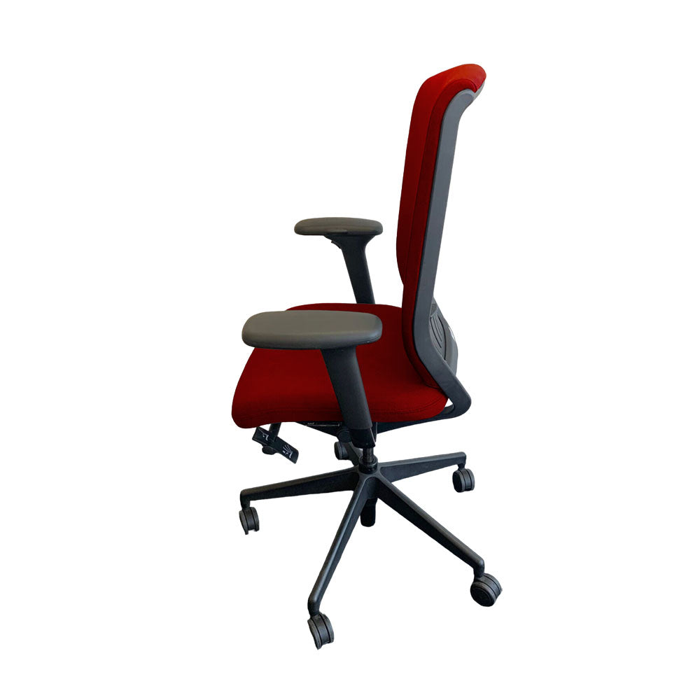 <tc>Senator</tc>: Chaise Evolve à dossier haut avec accoudoirs réglables en hauteur en tissu rouge - Reconditionnée