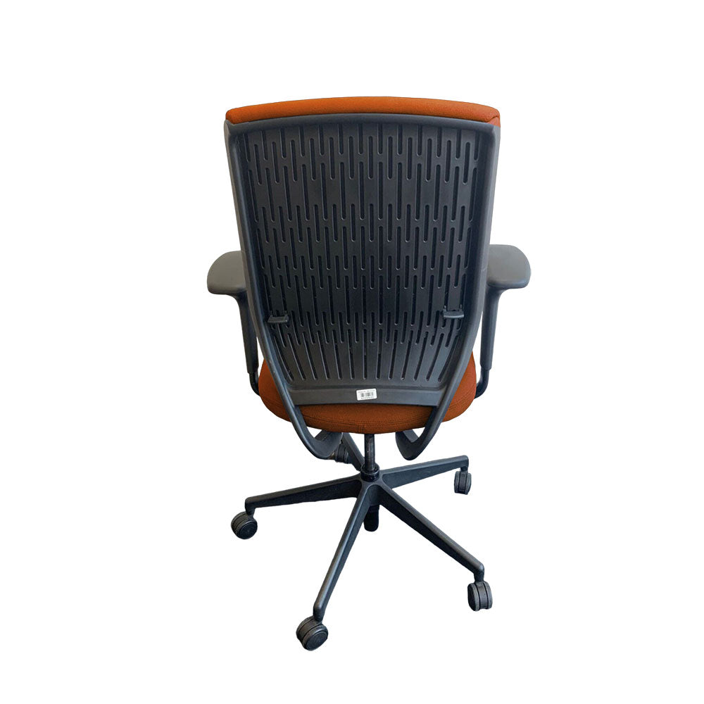 <tc>Senator</tc>: Chaise Evolve à dossier haut avec accoudoirs réglables en hauteur en cuir beige - Reconditionnée