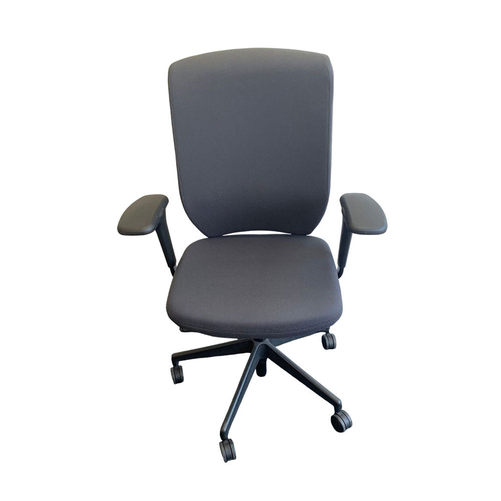 <tc>Senator</tc>: Chaise Evolve à dossier haut avec accoudoirs réglables en hauteur en tissu gris - Reconditionnée