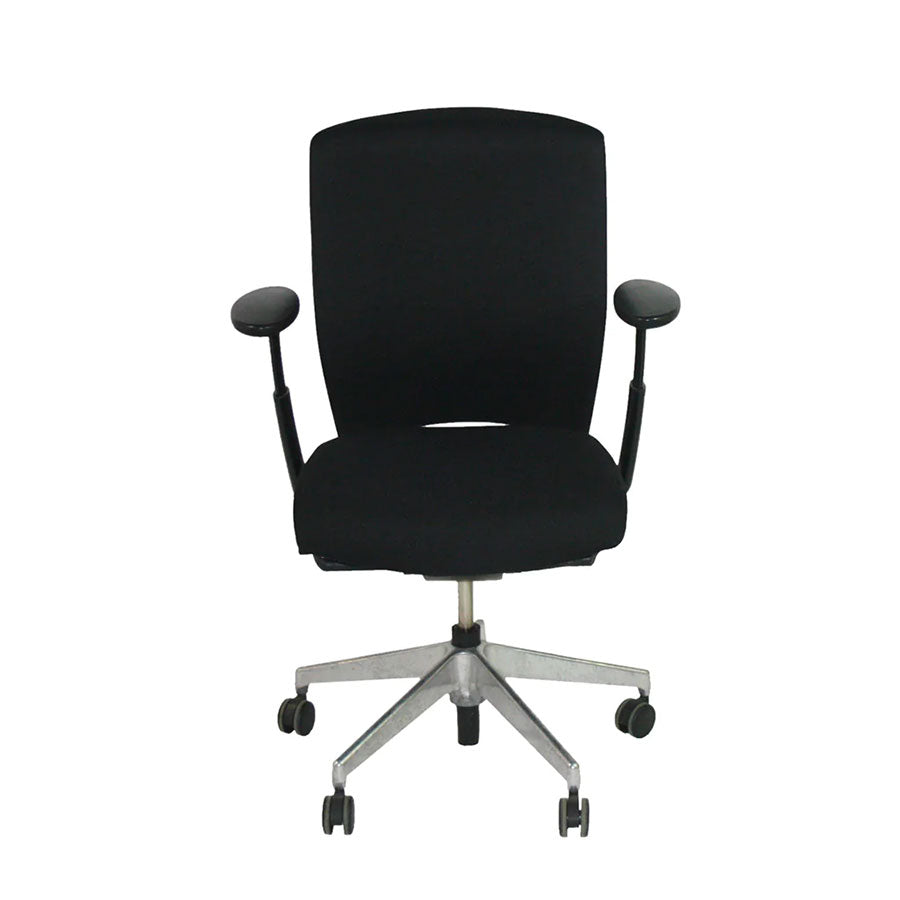 <tc>Senator</tc>: Chaise de bureau Enigma S21 avec cadre en aluminium et tissu noir - Reconditionnée