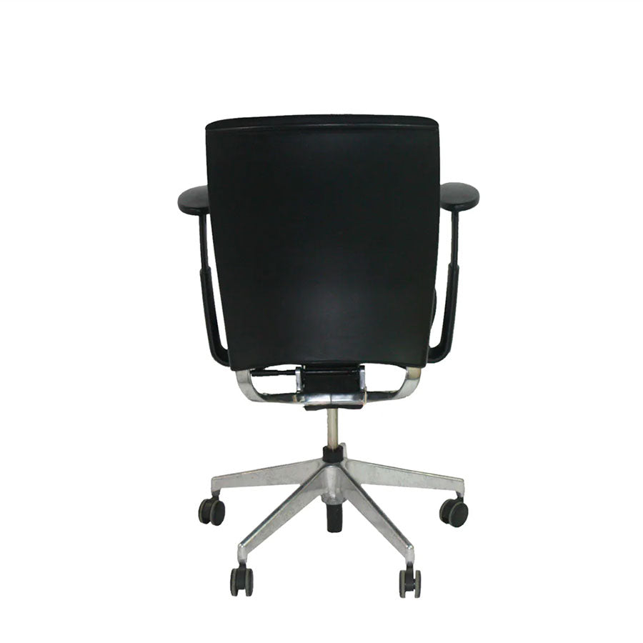 <tc>Senator</tc>: Chaise de bureau Enigma S21 avec cadre en aluminium et tissu noir - Reconditionnée
