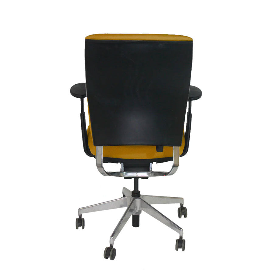<tc>Senator</tc>: Chaise de bureau Enigma S21 avec structure en aluminium et tissu jaune - Reconditionnée