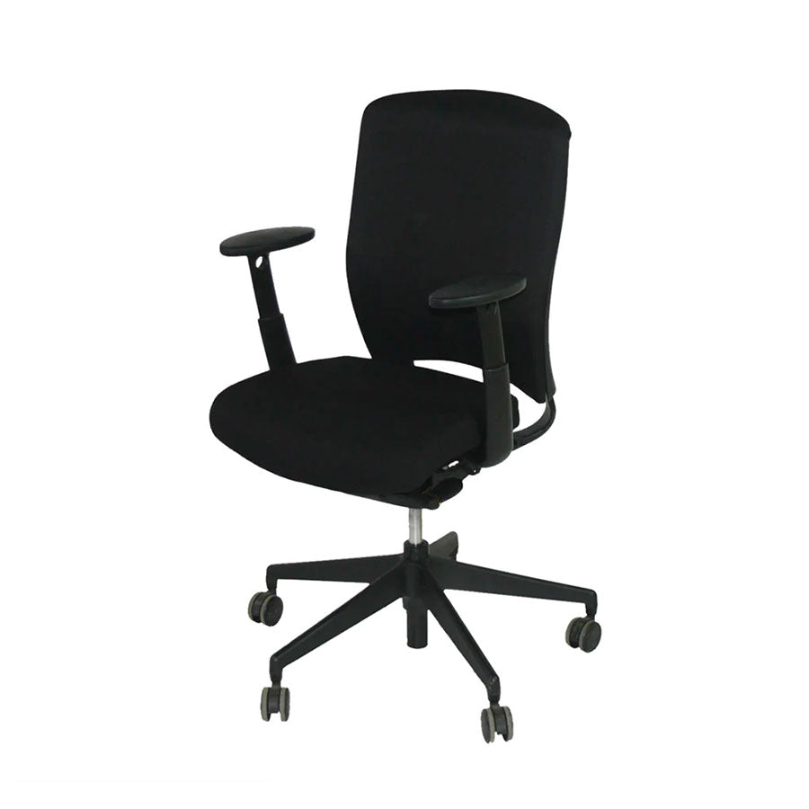 <tc>Senator</tc>: Chaise de bureau Enigma S21 avec cadre noir en cuir noir - Reconditionnée