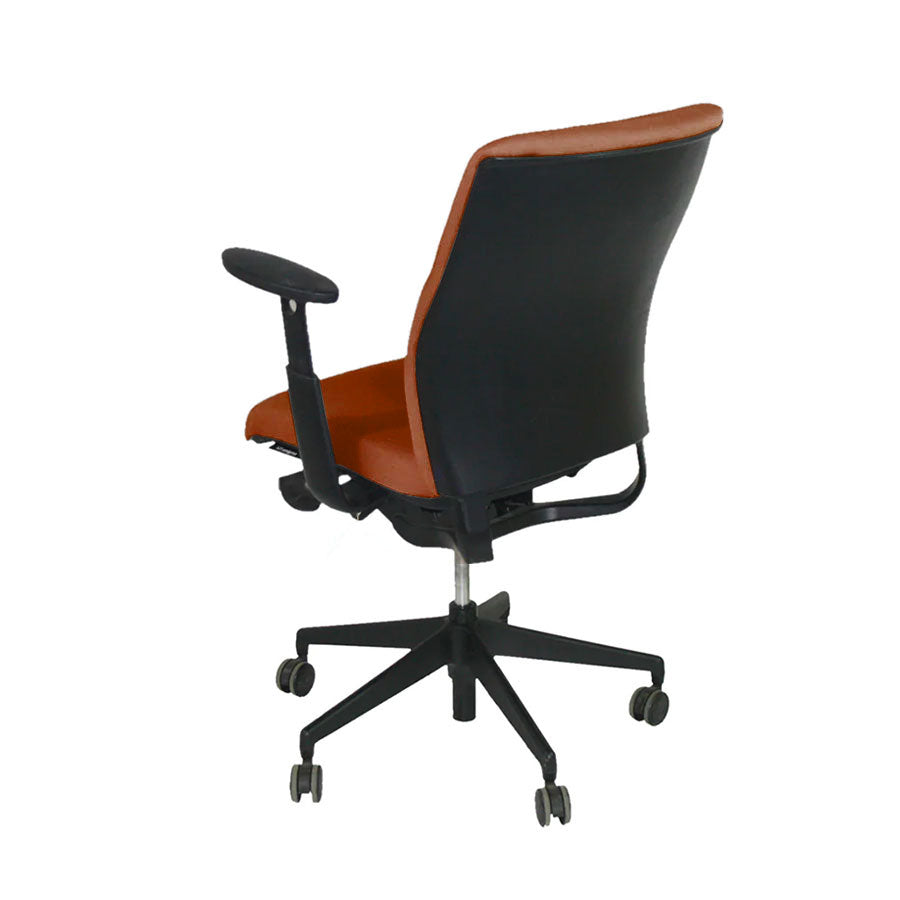 <tc>Senator</tc>: Chaise de bureau Enigma S21 avec cadre noir en cuir beige - Reconditionnée