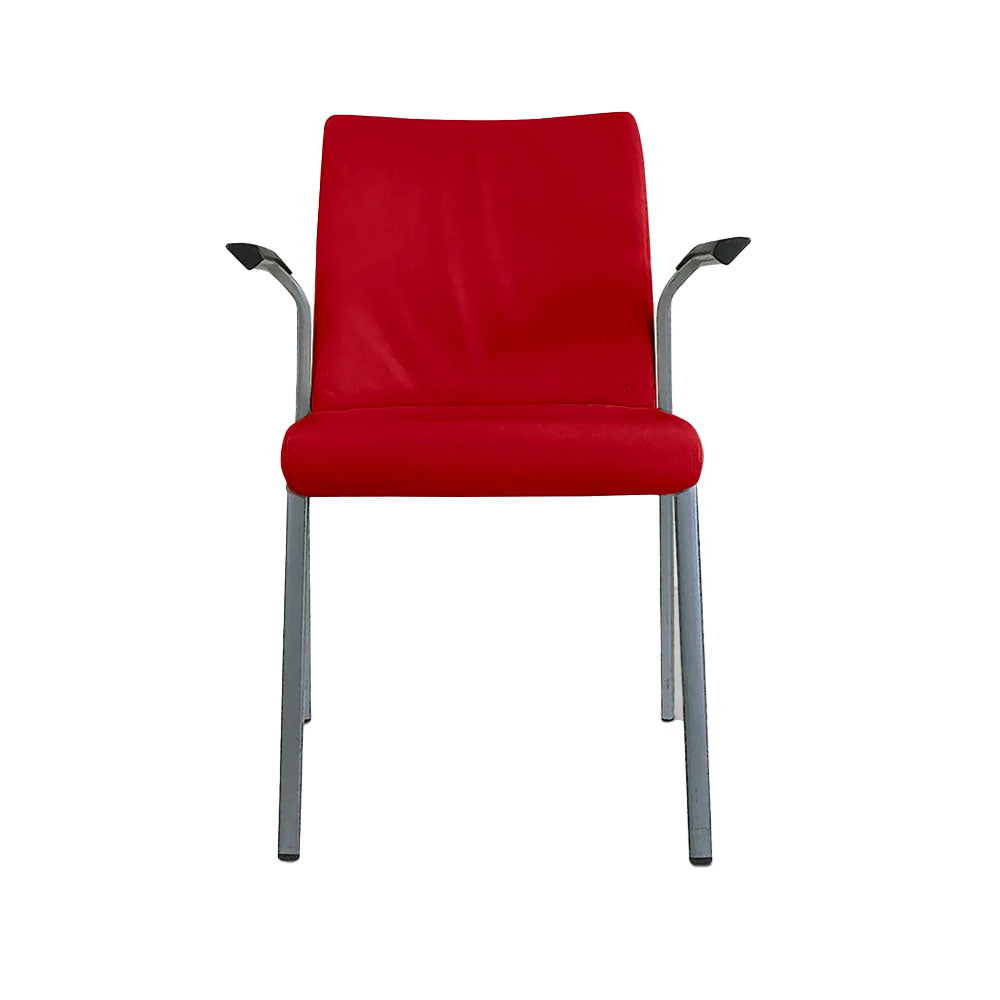 <tc>Steelcase</tc>: Chaise empilable en tissu rouge - Reconditionnée