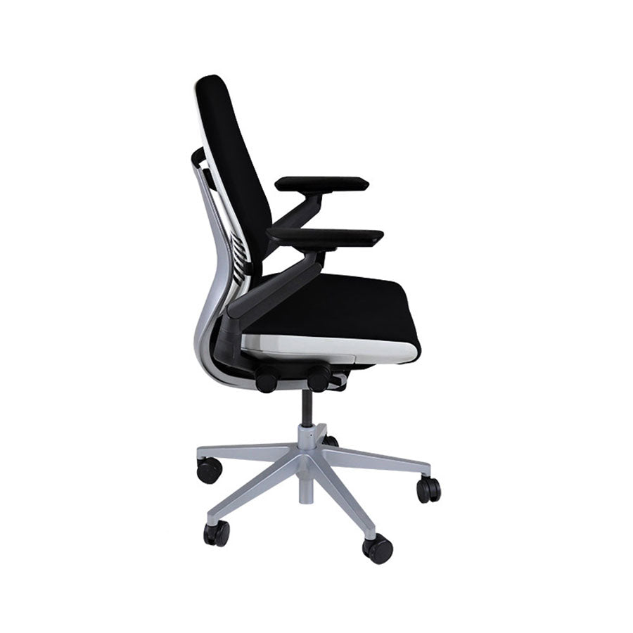 <tc>Steelcase</tc>: Chaise de bureau ergonomique Gesture - Tissu noir - Reconditionnée
