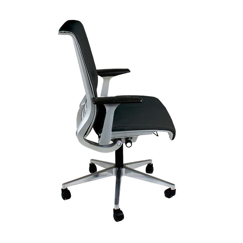 <tc>Steelcase</tc>: <tc>Think V2</tc> Chaise de bureau en tissu noir - Reconditionnée