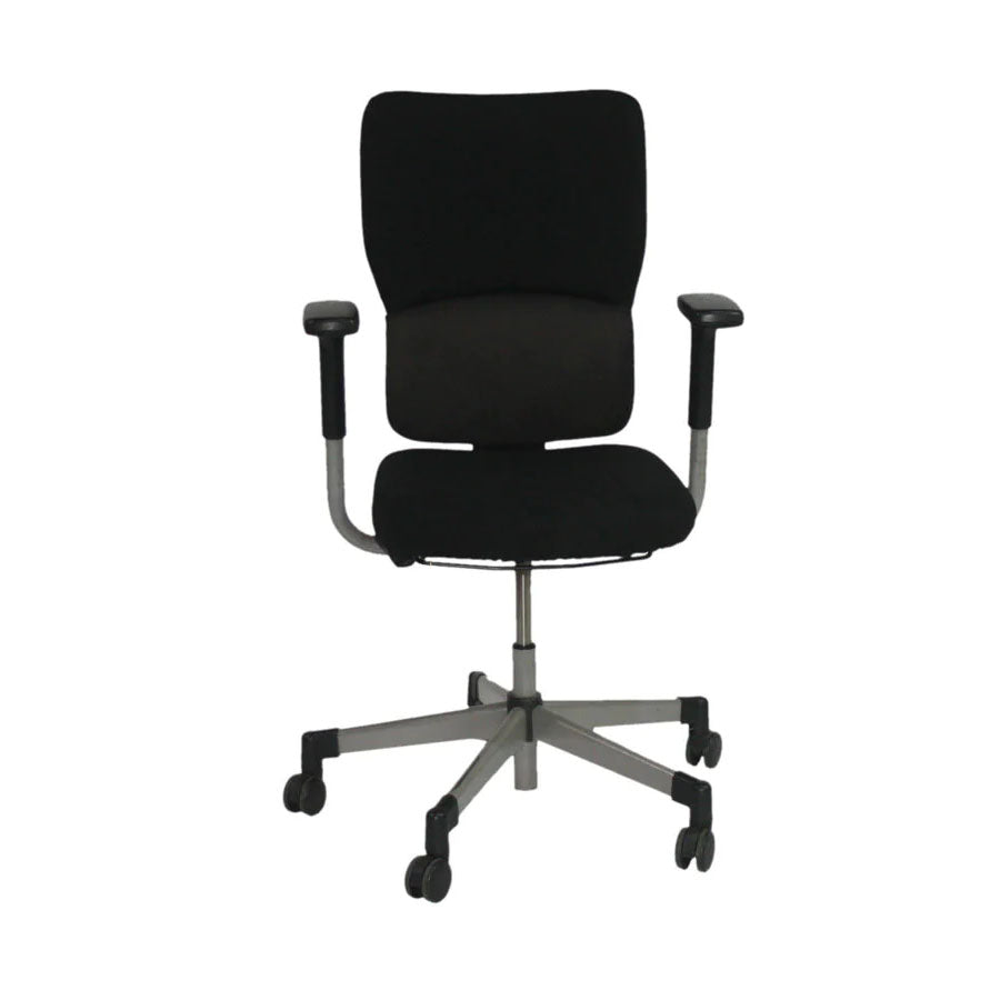 <tc>Steelcase</tc>: <tc>Lets B</tc> - Chaise de travail à dossier haut en tissu noir - Reconditionnée