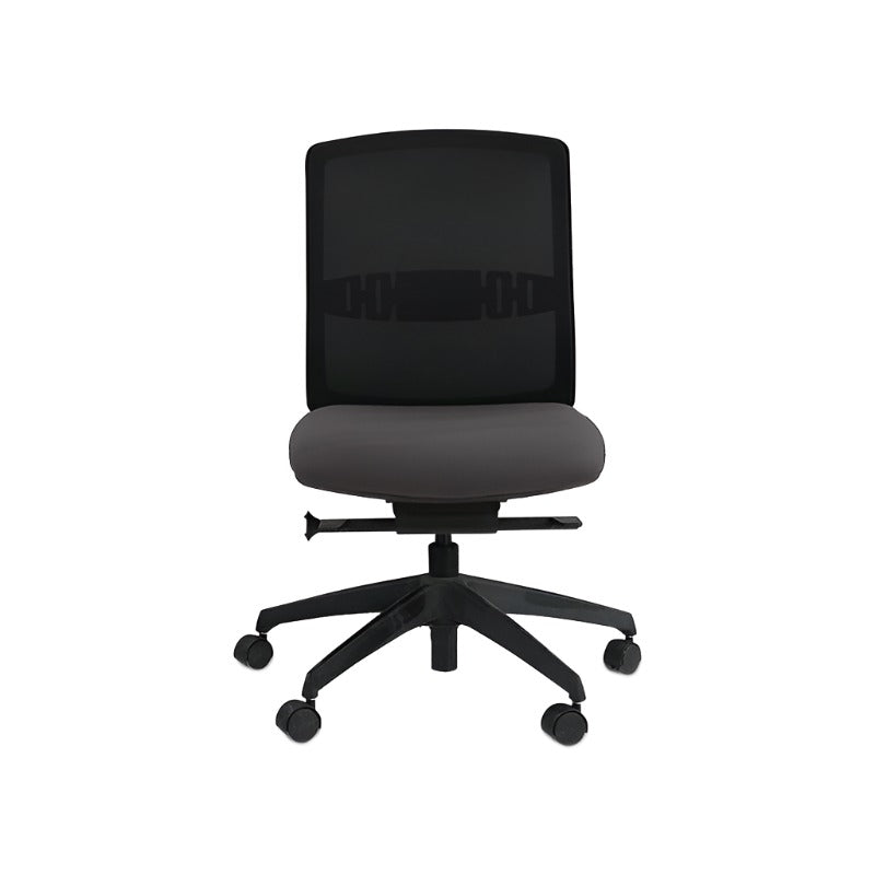 <tc>Steelcase</tc>: Chaise de travail Reply (cadre noir) sans accoudoirs - Reconditionnée