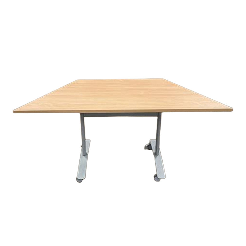 Teknik: bureau de bureau trapézoïdal - rénové