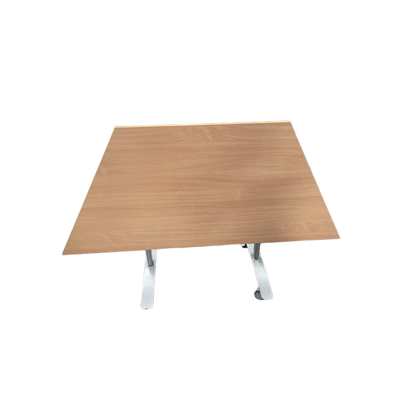 Teknik: bureau de bureau trapézoïdal - rénové