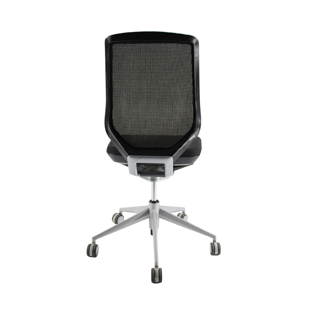 <tc>Actiu</tc>: Chaise de bureau ergonomique TNK sans accoudoirs, noire - Reconditionnée