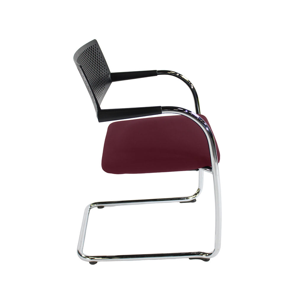 <tc>Vitra</tc>: <tc>VisaVis</tc> 2 chaises de réunion en cuir bordeaux - Rénovées
