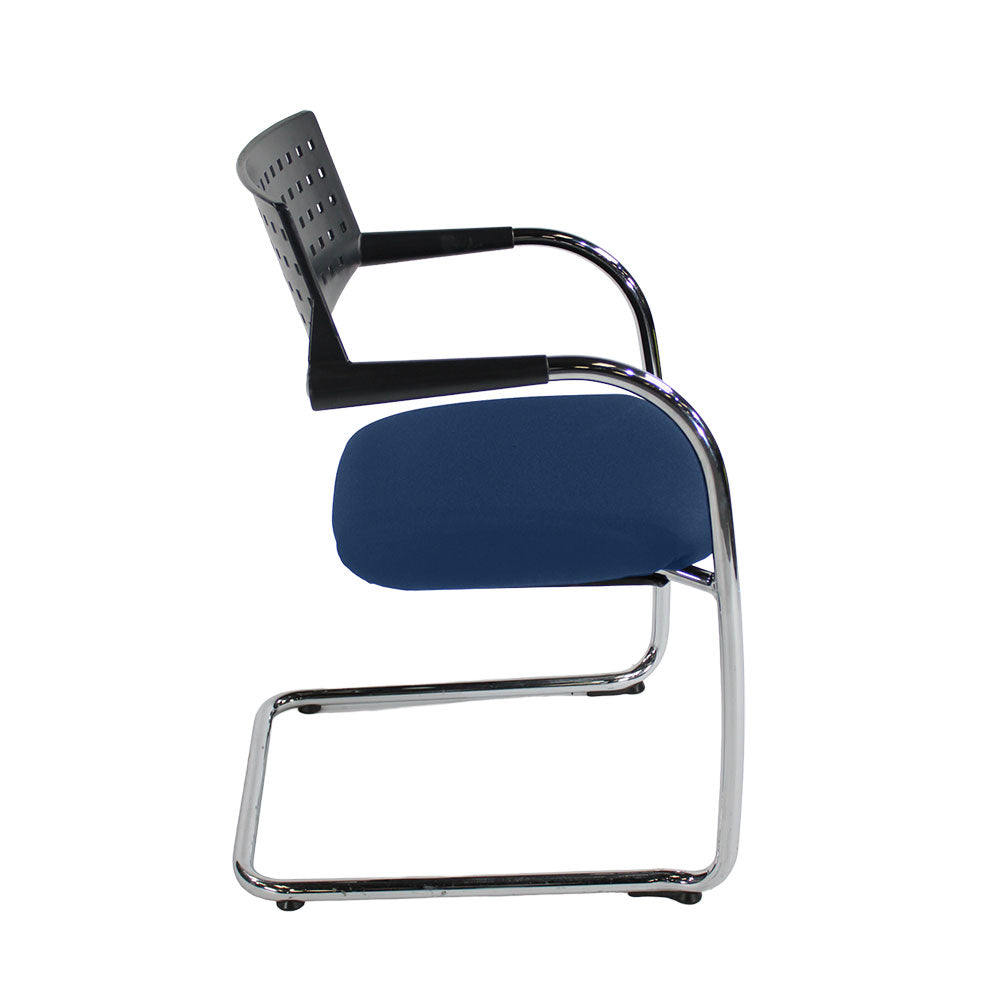 <tc>Vitra</tc>: <tc>VisaVis</tc> Chaise de réunion en tissu bleu - Rénovée