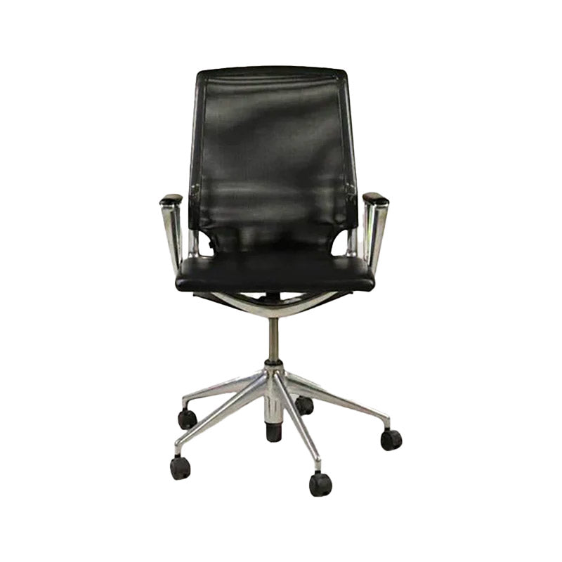 <tc>Vitra</tc>: Chaise de bureau Meda avec cadre en aluminium, dossier en maille et accoudoirs noirs - Reconditionnée