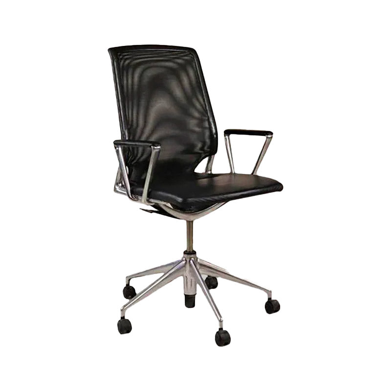 <tc>Vitra</tc>: Chaise de bureau Meda avec cadre en aluminium, dossier en maille et accoudoirs noirs - Reconditionnée