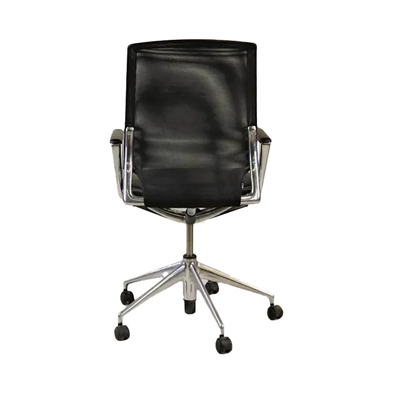 <tc>Vitra</tc>: Chaise de bureau Meda avec cadre en aluminium, dossier en maille et accoudoirs noirs - Reconditionnée