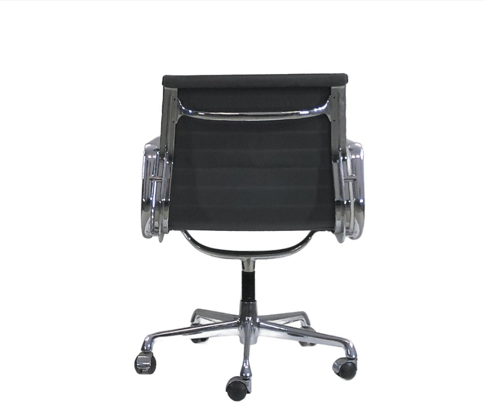 <tc>Vitra</tc>: <tc>Eames</tc> Chaise de réunion EA 108 - Rénovée