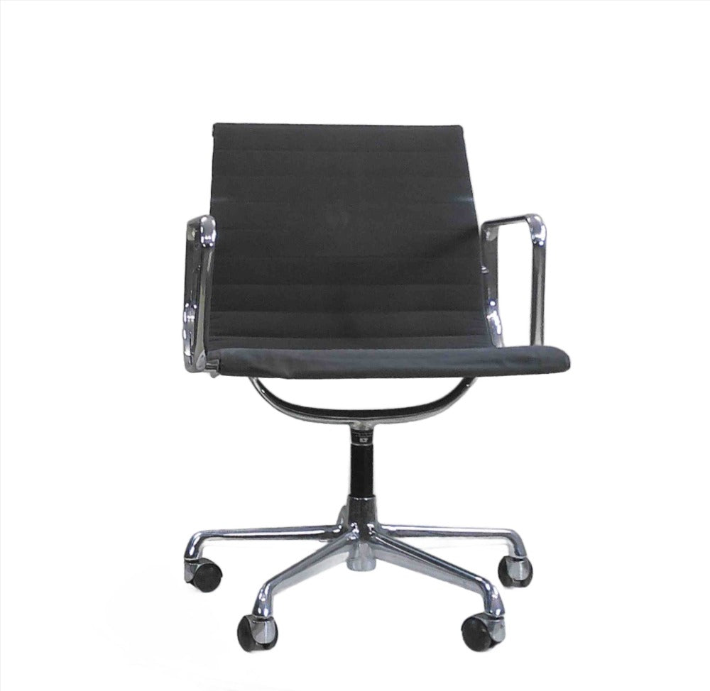 <tc>Vitra</tc>: <tc>Eames</tc> Chaise de réunion EA 108 - Rénovée