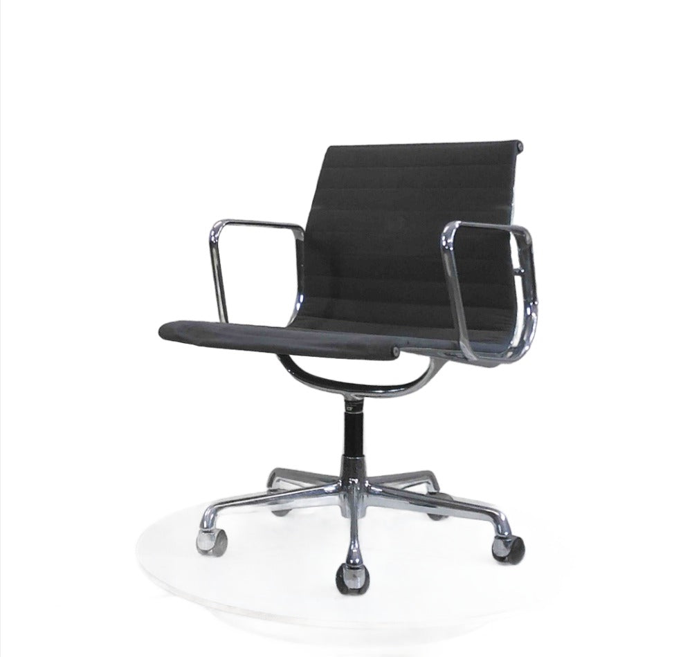 <tc>Vitra</tc>: <tc>Eames</tc> Chaise de réunion EA 108 - Rénovée