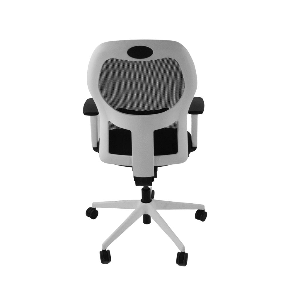 <tc>Ahrend</tc>: Chaise de travail de type 160 en tissu noir/cadre blanc - Reconditionnée