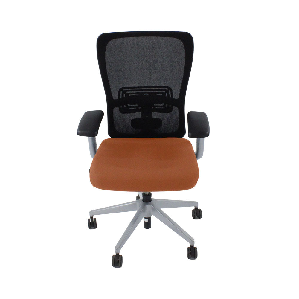 <tc>Haworth</tc>: <tc>Zody Comforto</tc> Chaise de bureau 89 en cuir beige/cadre gris - Rénovée