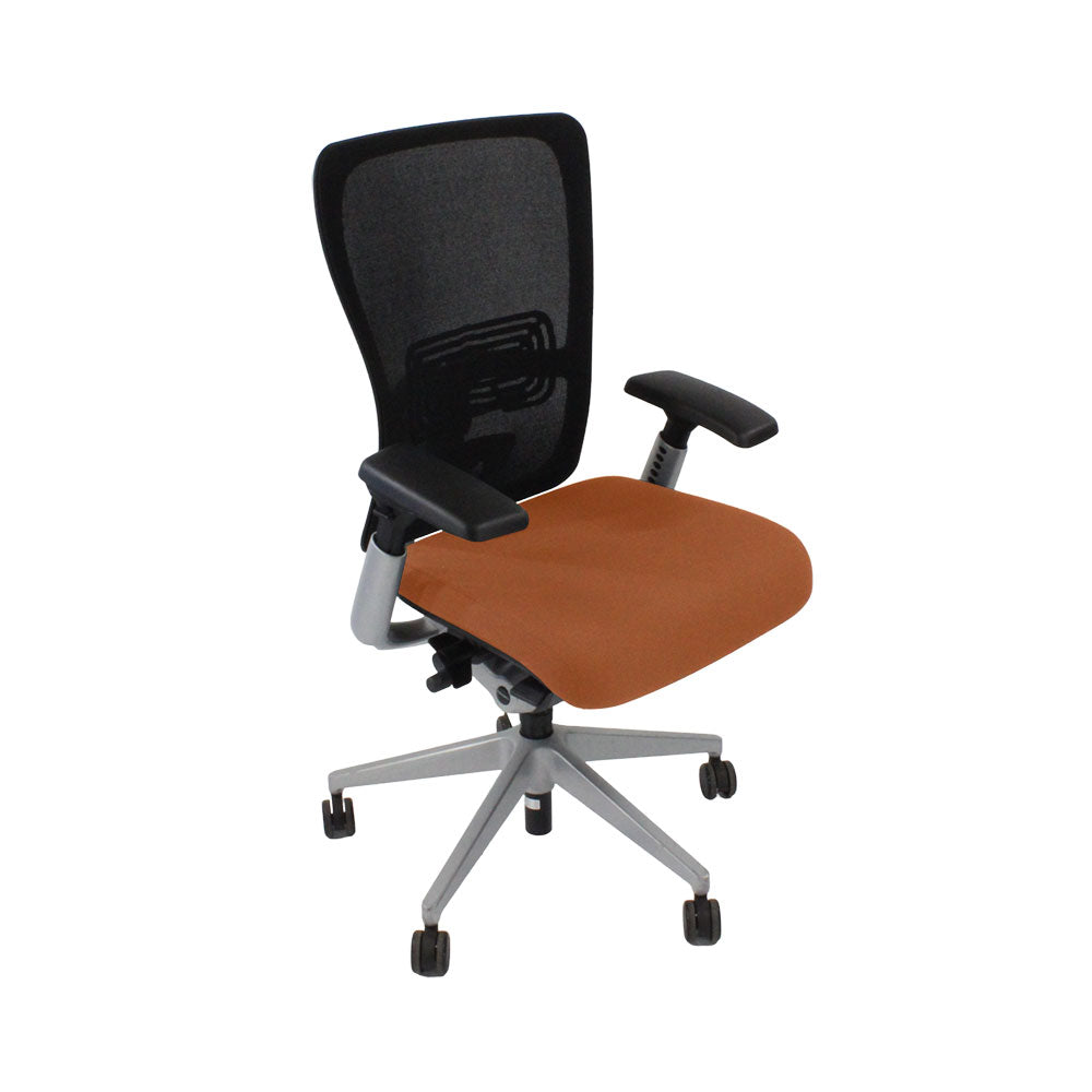 <tc>Haworth</tc>: <tc>Zody Comforto</tc> Chaise de bureau 89 en cuir beige/cadre gris - Rénovée