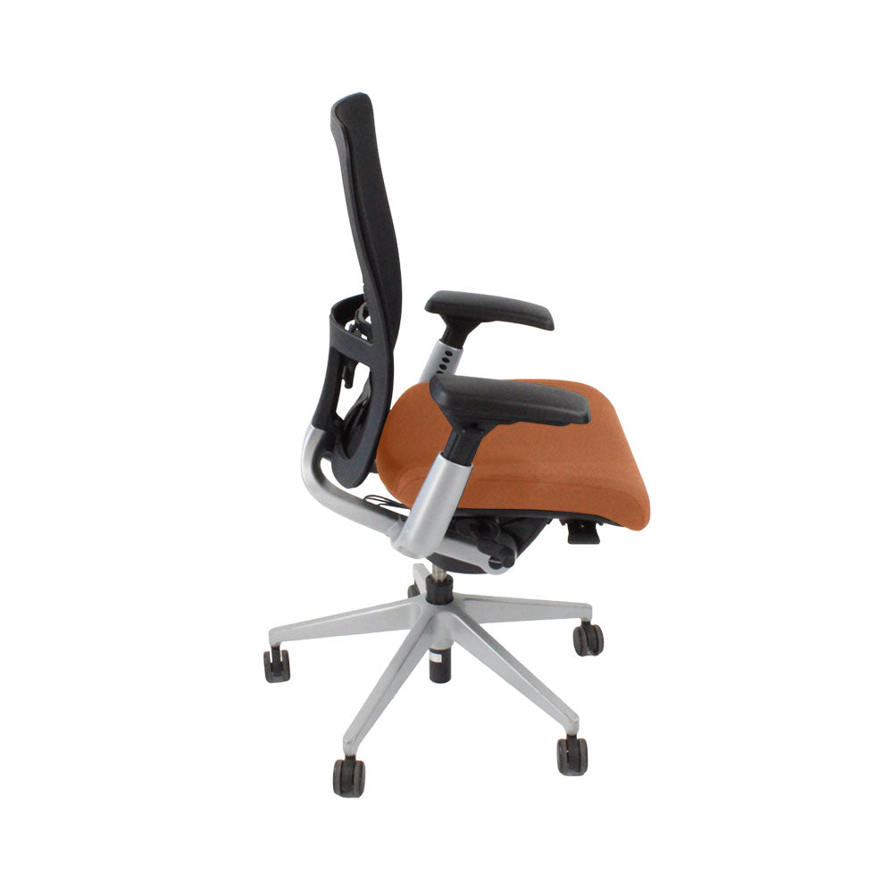 <tc>Haworth</tc>: <tc>Zody Comforto</tc> Chaise de bureau 89 en cuir beige/cadre gris - Rénovée