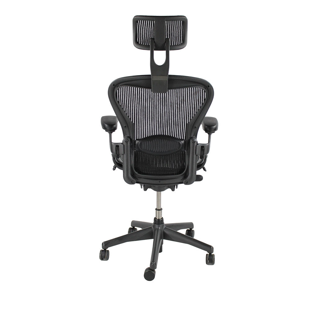 Herman Miller: Aeron Size B Full House with Headrest in Graphite - Refurbished