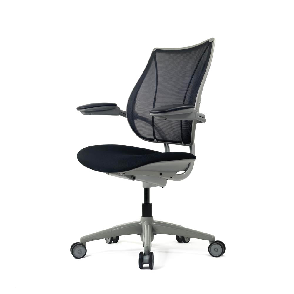 <tc>Humanscale</tc>: <tc>Liberty</tc> Chaise de bureau en tissu noir - Reconditionnée