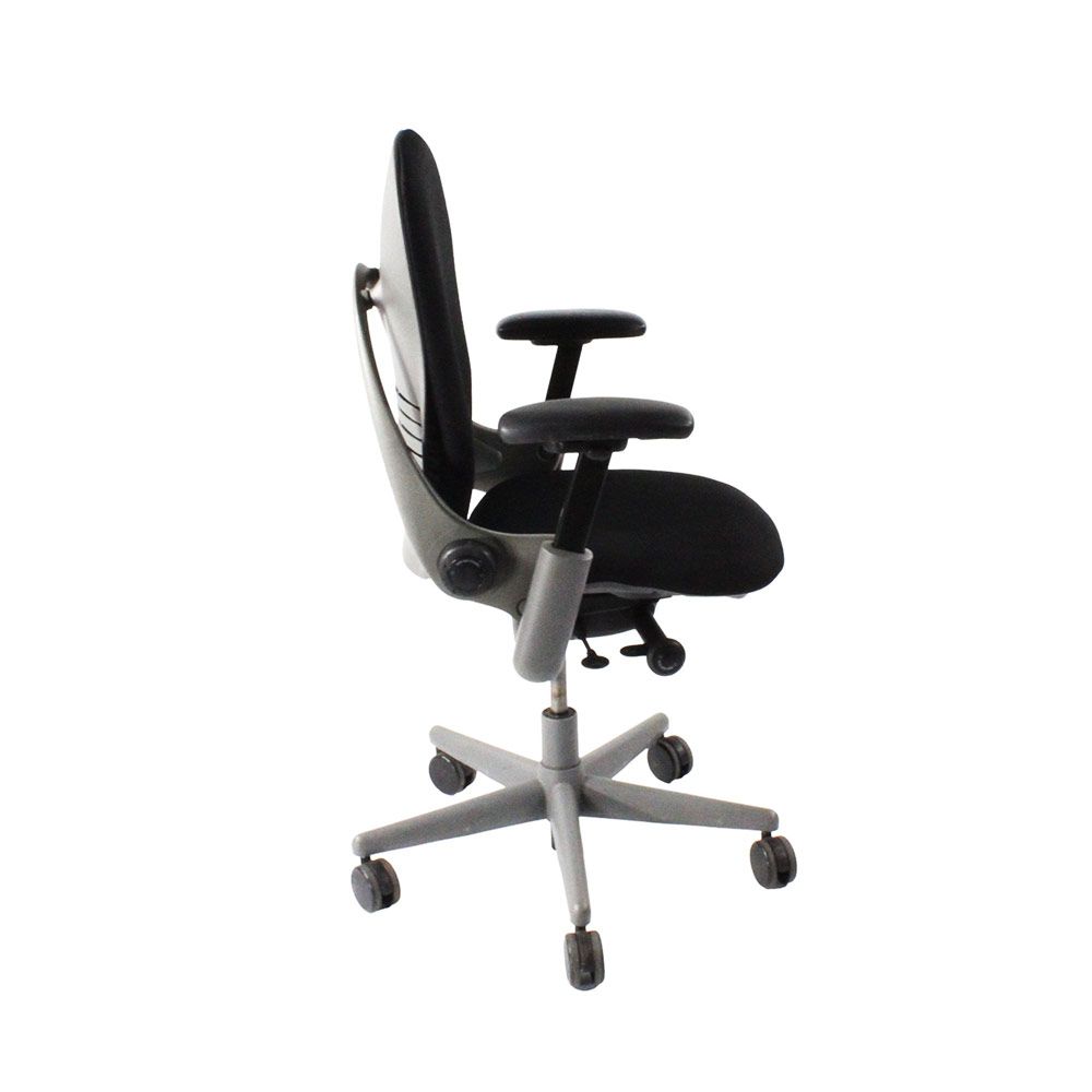 <tc>Steelcase</tc>: <tc>Leap V1</tc> Chaise de bureau - Cadre gris/cuir noir - Reconditionnée