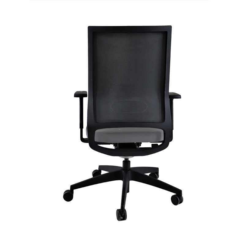 <tc>Sedus</tc>: <tc>Quarterback</tc> Chaise de bureau avec cadre noir et tissu gris - Reconditionnée