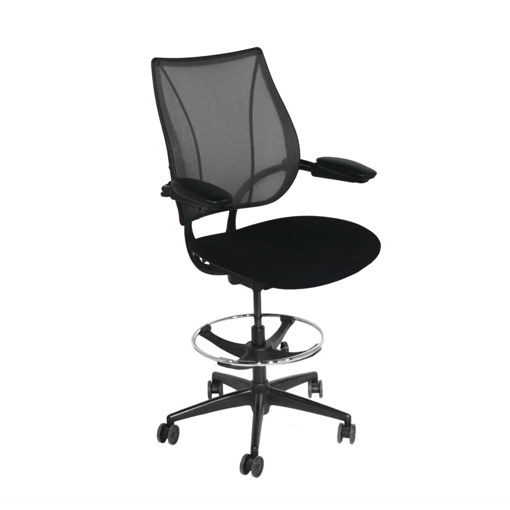 <tc>Humanscale</tc>: <tc>Liberty</tc> Chaise de dessinateur en tissu noir - Reconditionnée