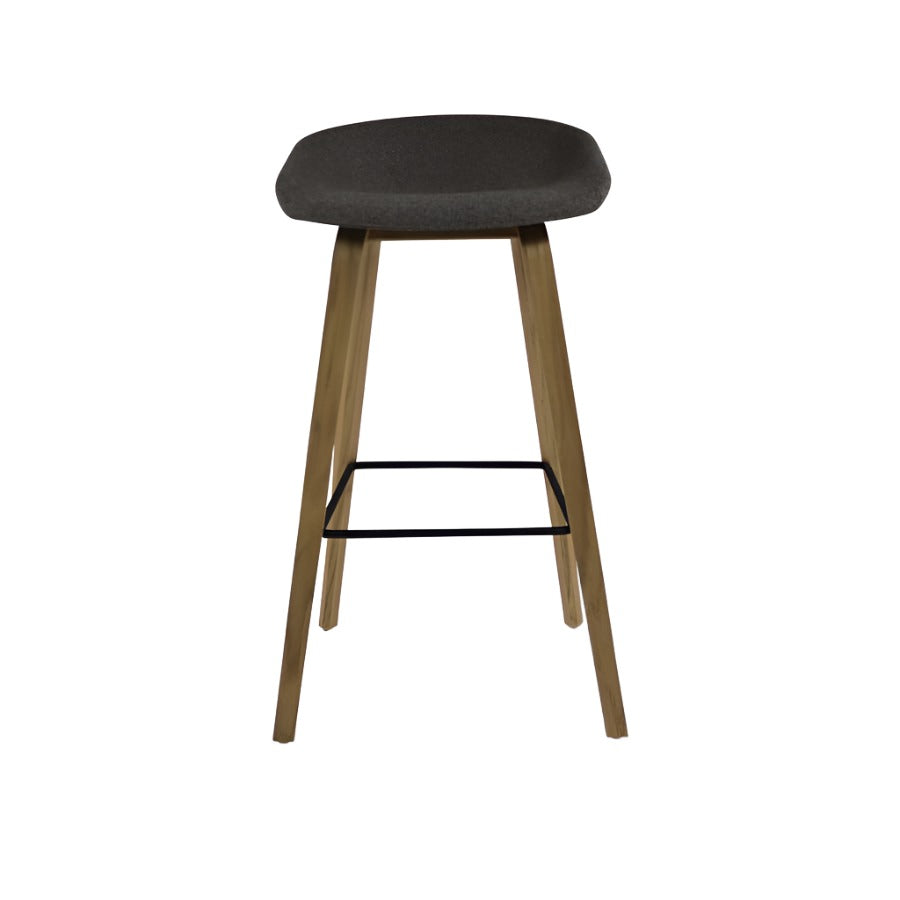 <tc>Hay</tc>: À propos d'un tabouret - Remis à neuf