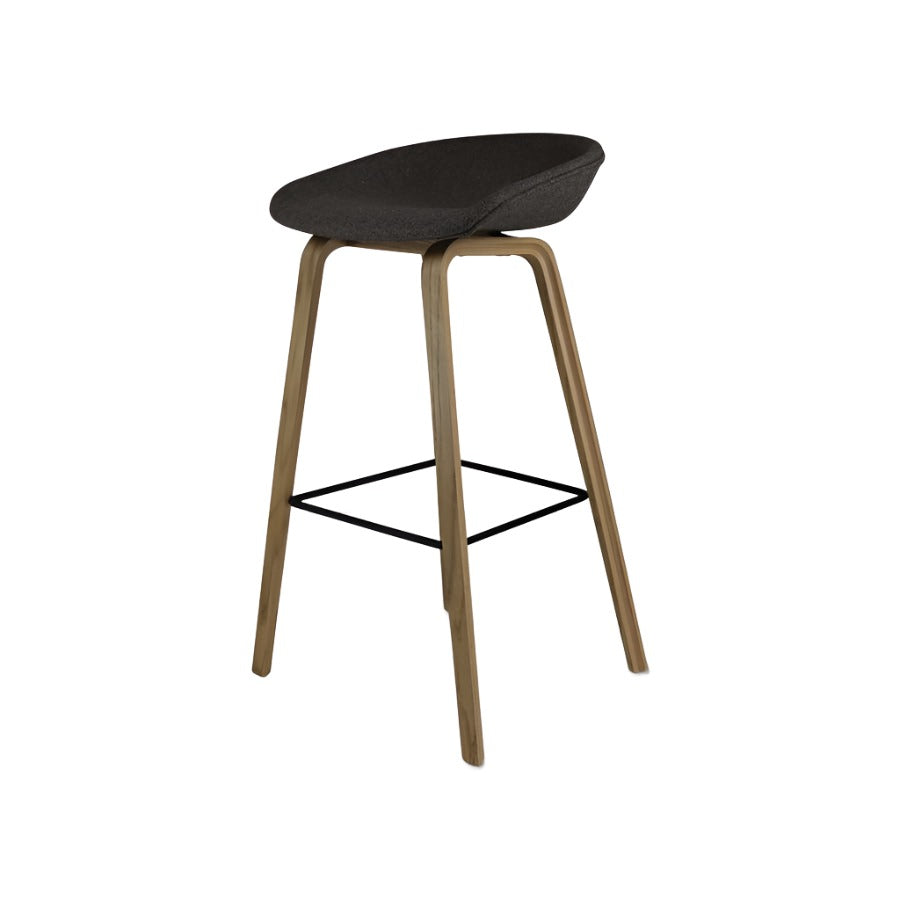 <tc>Hay</tc>: À propos d'un tabouret - Remis à neuf